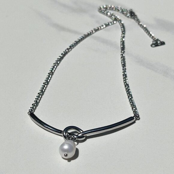 New! “Kendall” Silver Pearl Necklace - Picture 1 of 2